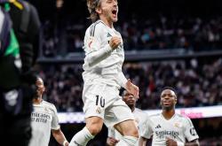 包含德布劳内重返赛场，夺冠首场状态出色，巴黎圣日耳曼观众沸腾！的词条